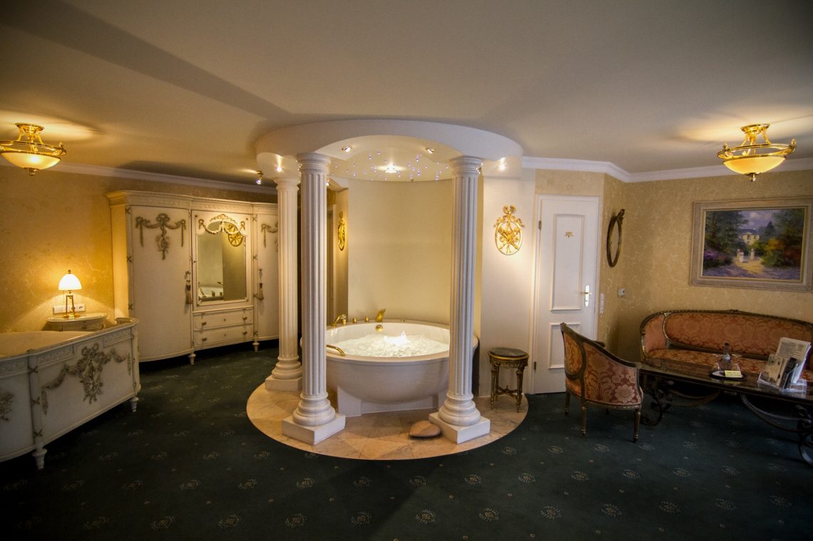 luxus zimmer mit whirlpool