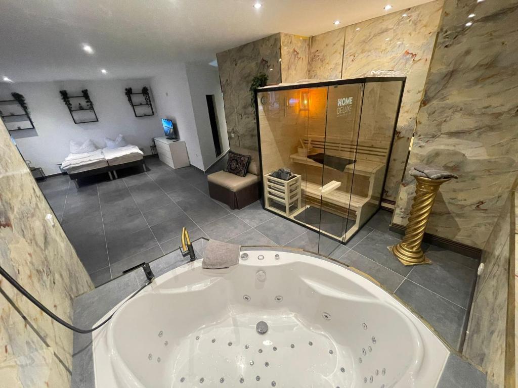 hotel mit suite und whirlpool